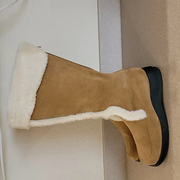 AEROSOLES TAN SUEDE BOOTS (sz 6-1/2)