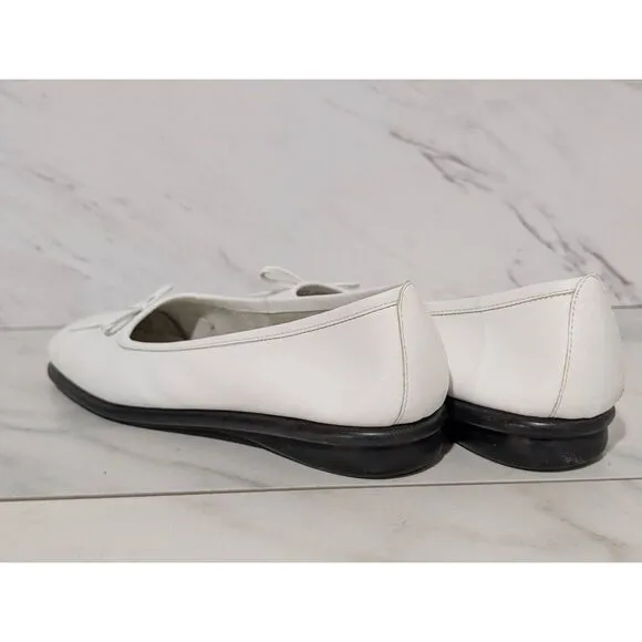 Aerosoles Women's White Solid White Slip-On Leather Flats Shoe Size 8.5