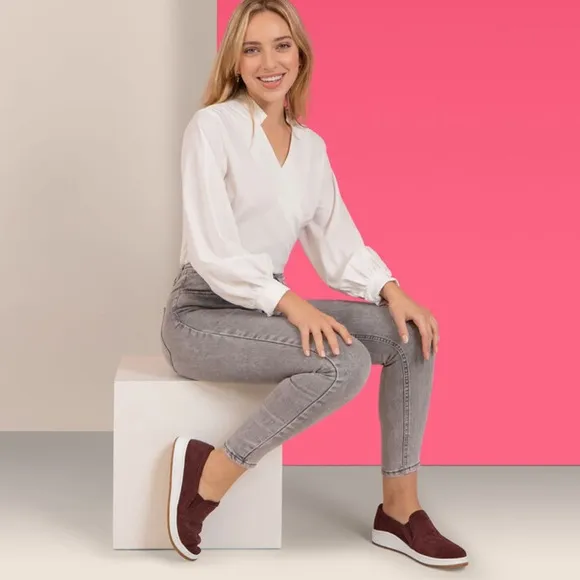 Aetrex  Kenzie Slip-On Comfort Sneaker