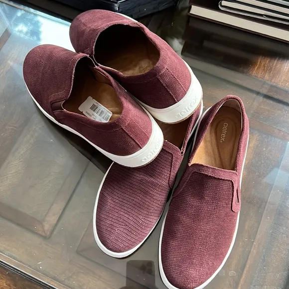 Aetrex  Kenzie Slip-On Comfort Sneaker