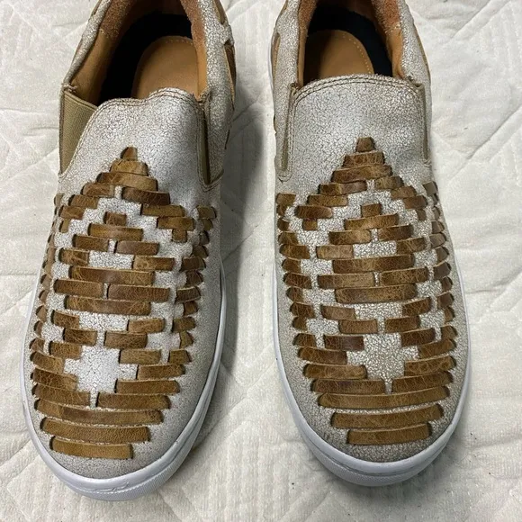 Agave Sky Dakota Western Leather Crack Cream Tennis Shoe Women’s size 10