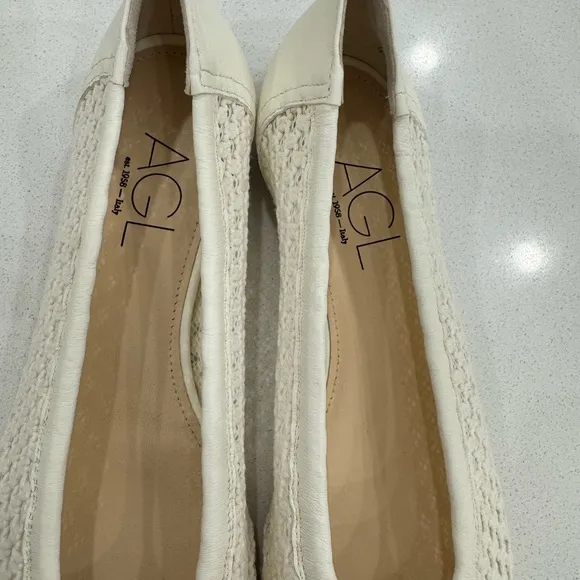 AGL Cream Flats with Textured Bow Design