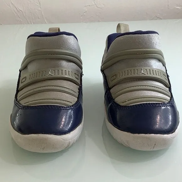 Air Jordan Nike Air Jordan Retro 11 easy on easy off slip on sneakers SZ 9C kids