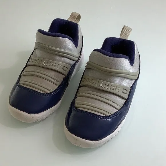 Air Jordan Nike Air Jordan Retro 11 easy on easy off slip on sneakers SZ 9C kids