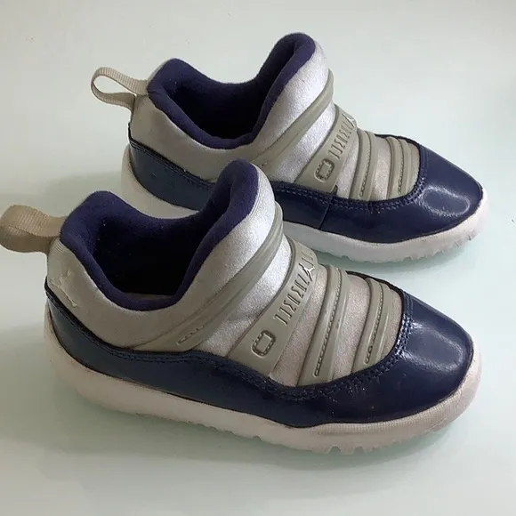 Air Jordan Nike Air Jordan Retro 11 easy on easy off slip on sneakers SZ 9C kids