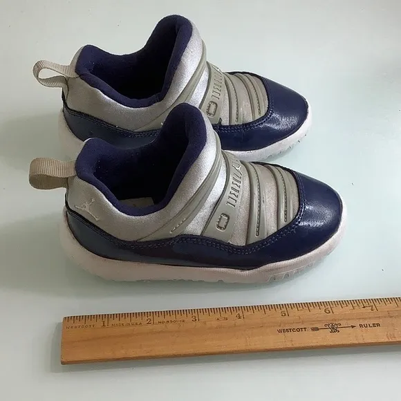 Air Jordan Nike Air Jordan Retro 11 easy on easy off slip on sneakers SZ 9C kids