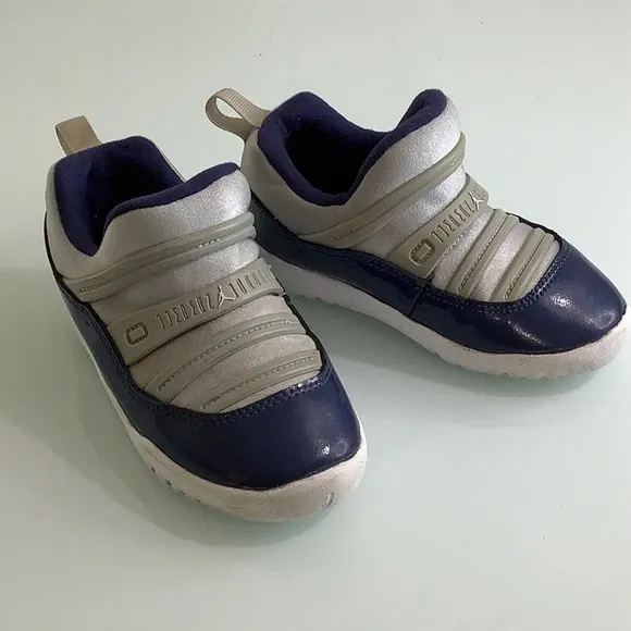 Air Jordan Nike Air Jordan Retro 11 easy on easy off slip on sneakers SZ 9C kids