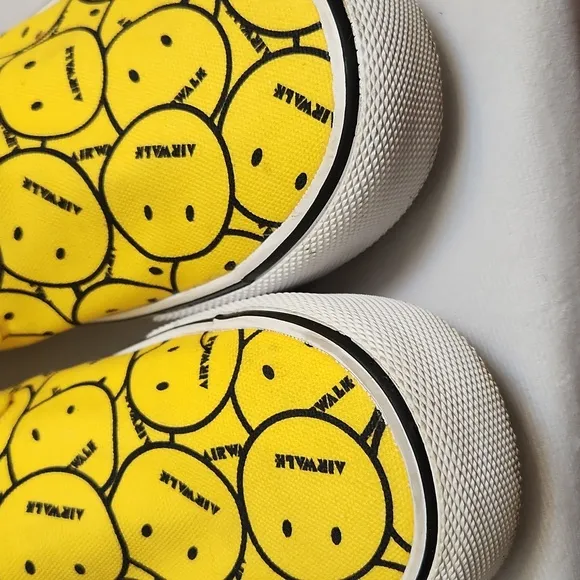 Airwalk Smiley Face Waride Yellow Black Slip-on sneakers (m size 9.5)