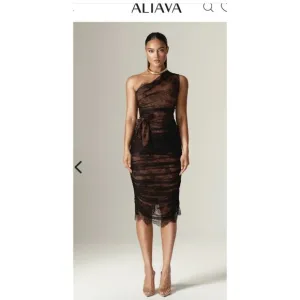 Aliava Fatima Lace Ruched Scalloped Neckline Midi Dress w/Belt Sz Small