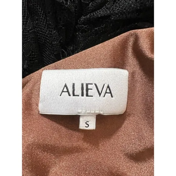 Aliava Fatima Lace Ruched Scalloped Neckline Midi Dress w/Belt Sz Small