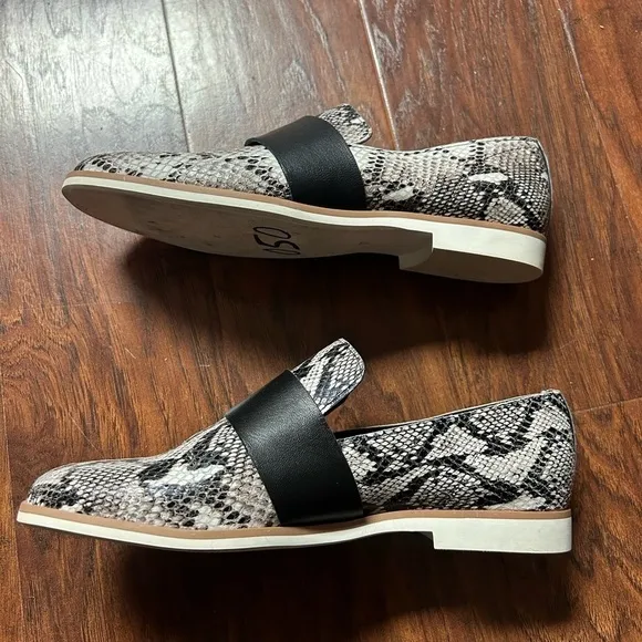 ALL BLACK SNAKE EMBOSSED LEATHER LOAFERS