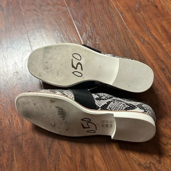ALL BLACK SNAKE EMBOSSED LEATHER LOAFERS