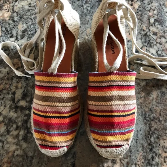 Andre Assous, Espadrilles w/matching Shoulder Bag