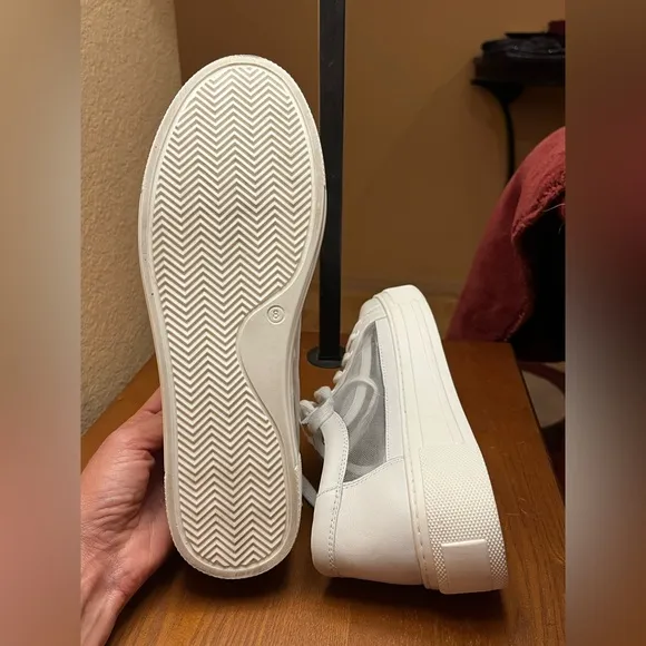 Anthropology Seychelles Women's White Sneakers. Leather and mesh, toe cap. Sz 8
