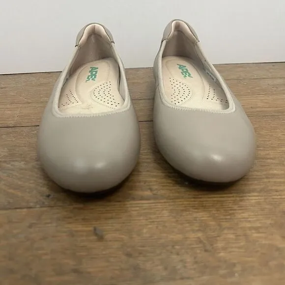 Apex Ballet Flats Comfort Taupe Beige Tan Size 9.5