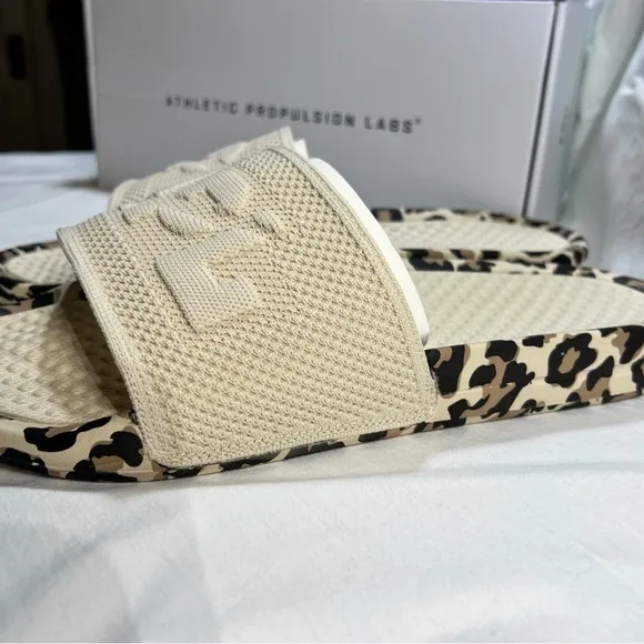 APL TechLoom Slides Cream Leopard Slide Sandals size 13