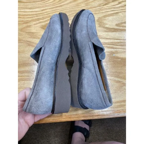 Aquatalia Kelsey Loafer Women's 8.5 Gray Suede Low Closed Toe Comfort Flats S43