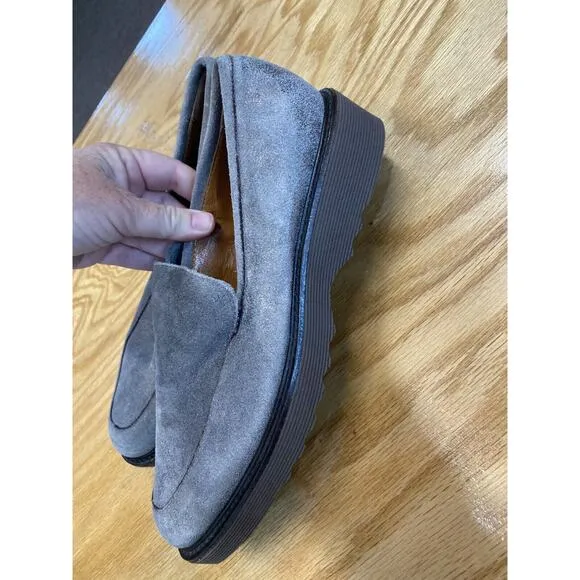 Aquatalia Kelsey Loafer Women's 8.5 Gray Suede Low Closed Toe Comfort Flats S43