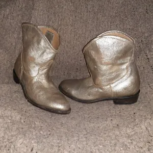 ASH-JUDY-Gold Distressed Leather Ankle Boots-Sz 40/9/9.5-Near Mint