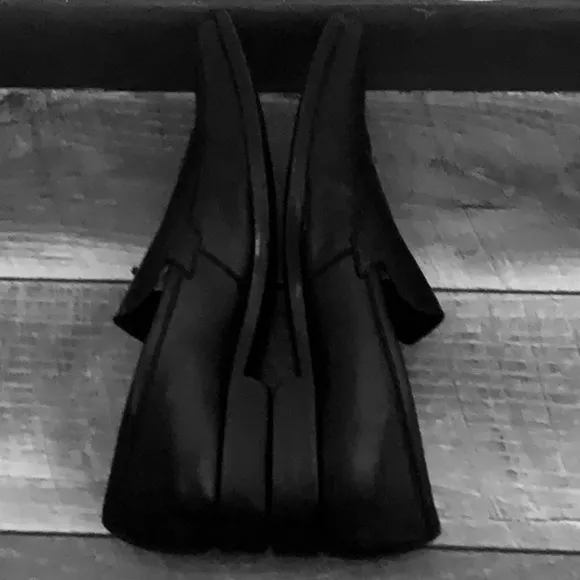 Authentic Hugo Boss signature black leather loafers sz 8.5