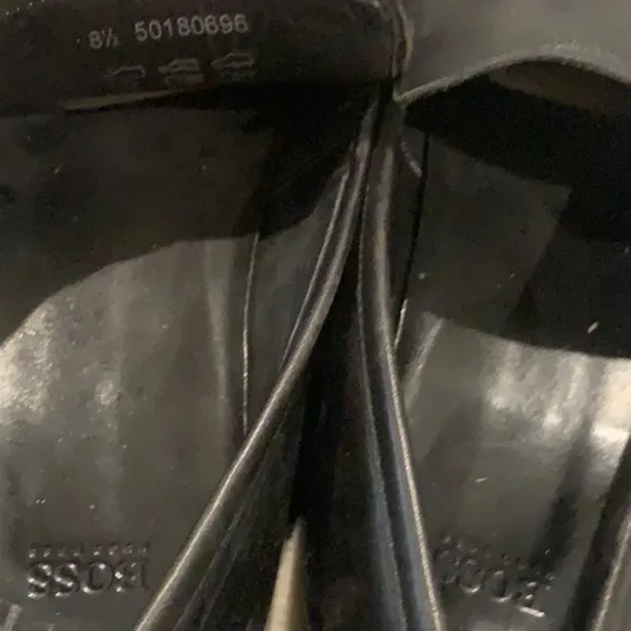 Authentic Hugo Boss signature black leather loafers sz 8.5