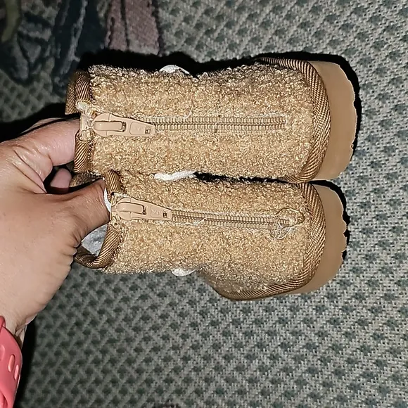 Baby Gap boots sherling yeti monster design zipper closure lined