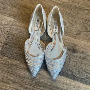 BADGLEY MISCHKA Silver Embellished Pointed Rhinestone Flats Size 8