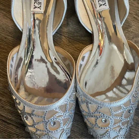 BADGLEY MISCHKA Silver Embellished Pointed Rhinestone Flats Size 8