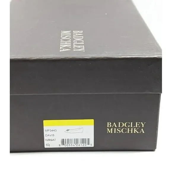 Badgley Mischka Women's Davis Embellished Ivory Satin Flats Size 6.5 (MSRP $195)