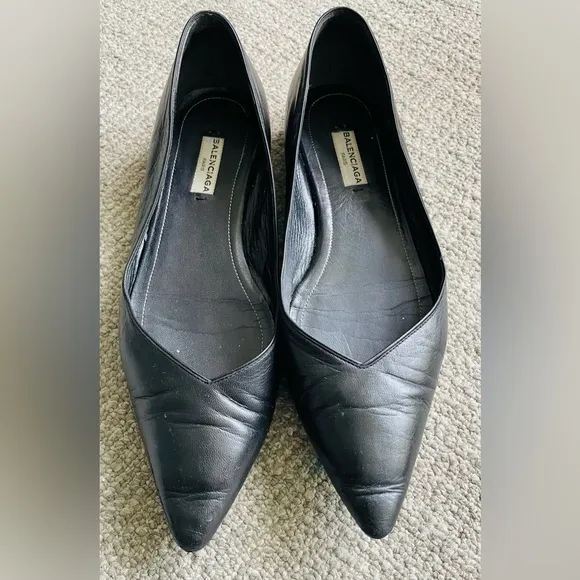 BALENCIAGA Women’s Black Leather Pointed Flats