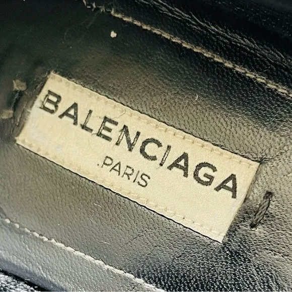 BALENCIAGA Women’s Black Leather Pointed Flats