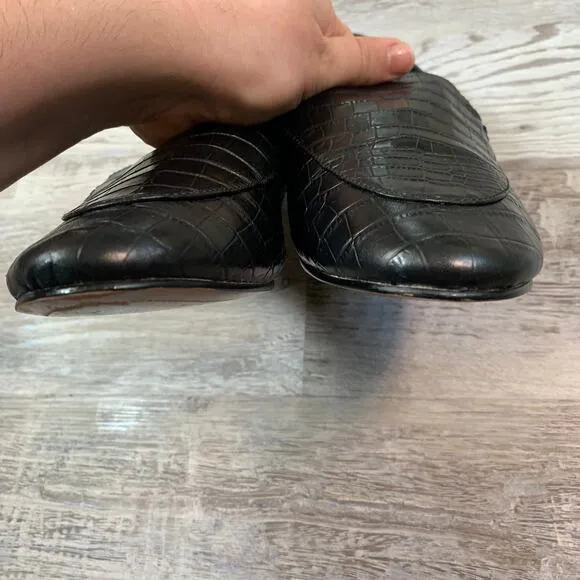 Banana Republic Black Genuine Leather Embossed Slip On Flat Loafers- Size 10