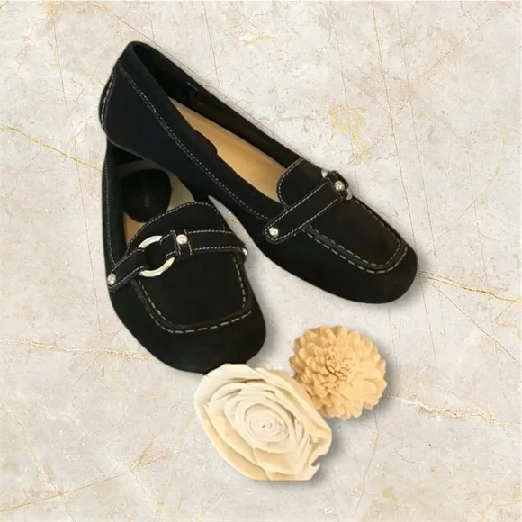 Banana Republic Women’s Suede Loafers - Size 8