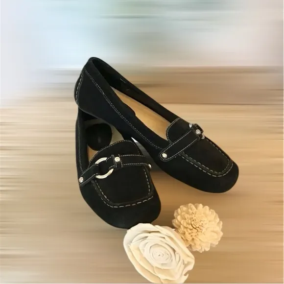 Banana Republic Women’s Suede Loafers - Size 8