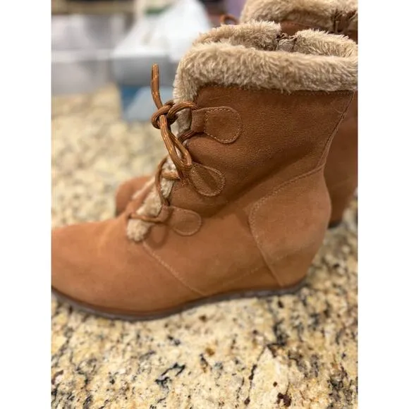 Baretraps Bonnie Tan Suede Fur Lined Wedge Boots Size 8.5