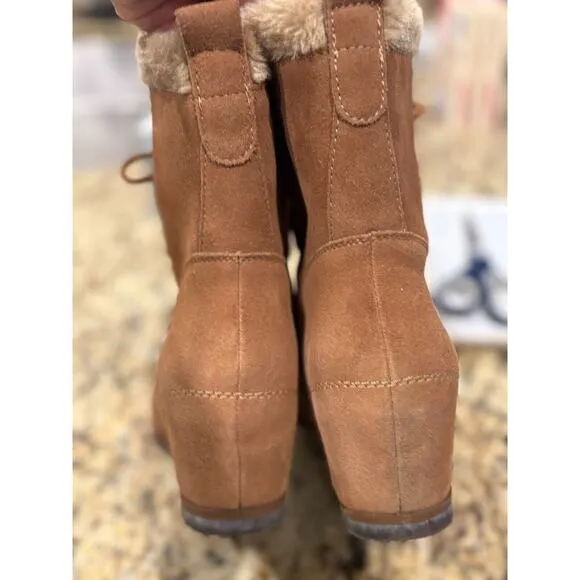 Baretraps Bonnie Tan Suede Fur Lined Wedge Boots Size 8.5
