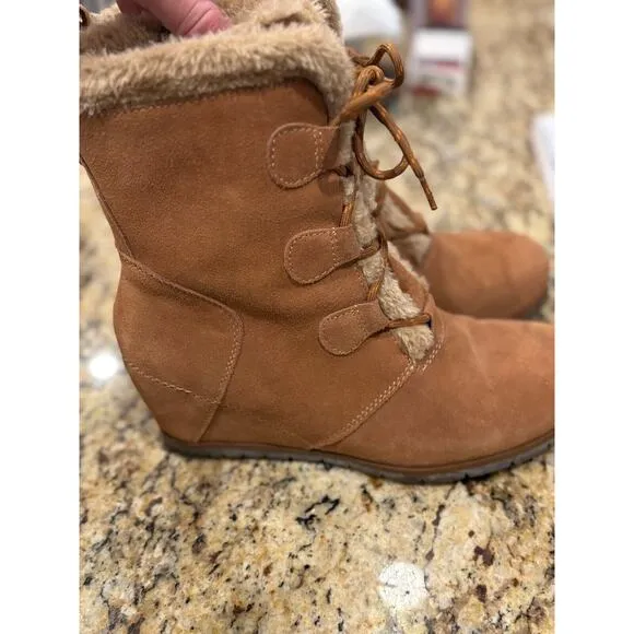 Baretraps Bonnie Tan Suede Fur Lined Wedge Boots Size 8.5