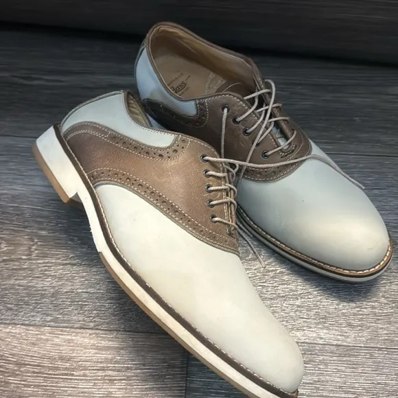 Bass beige leather loafers men’s size 11 (n89)