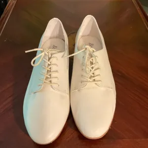 Bass White Tie Leather Loafers. Size 9.5W  gently worn.