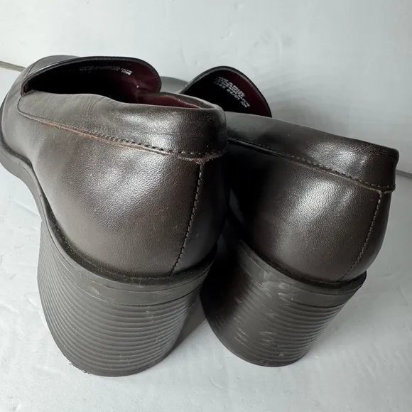 Bass women’s Vintage 90s Heeled Leather Loafers Academia Chocolate Brown size 10