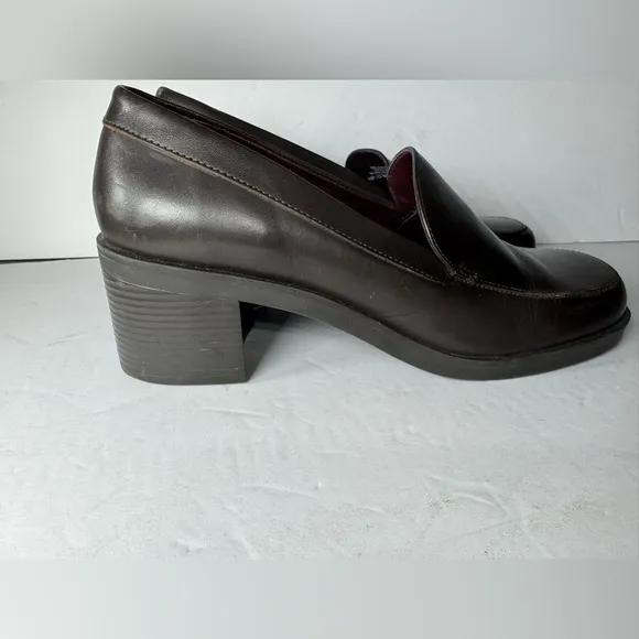 Bass women’s Vintage 90s Heeled Leather Loafers Academia Chocolate Brown size 10
