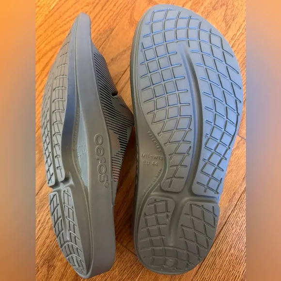 Bauer/Oofos Next Game Sport Slide Slippers in Gray size Men11 Women13