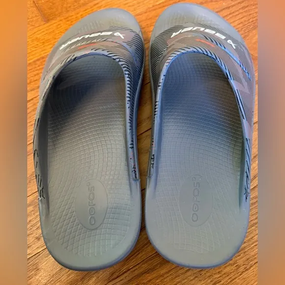 Bauer/Oofos Next Game Sport Slide Slippers in Gray size Men11 Women13