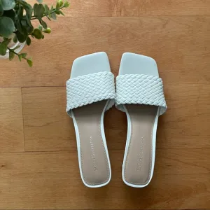 BCBGeneration Square Toe Slides Sandals White Basket Weave, 6.5