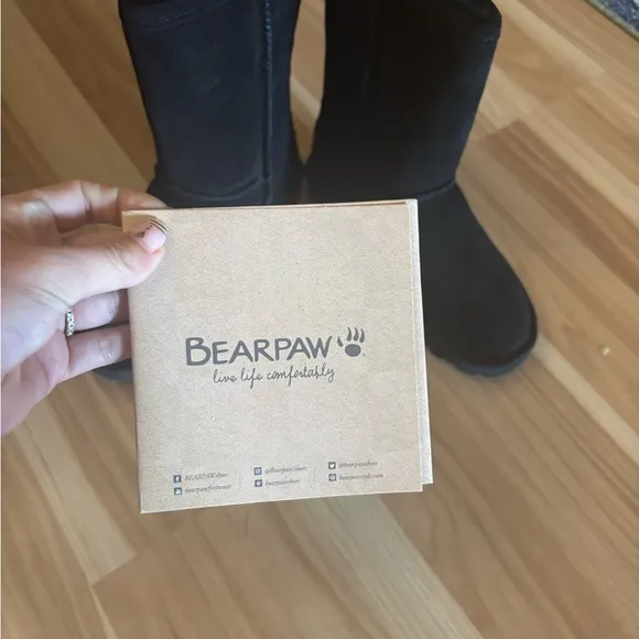 Bearpaw Elle Suede Fur Lined Boots in Black Size 6 New in Box