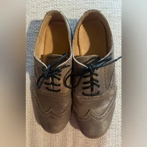 Bed Stu Women’s Taupe Gray Brown Leather Oxfords Shoes size 8.5 preppy classic