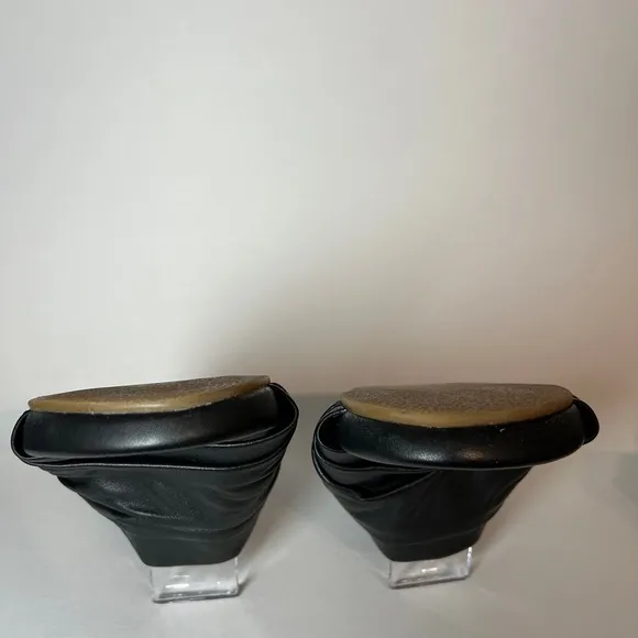 Beek Minla Slide Sandals, women’s size 8. Black leather ruched slides shoes