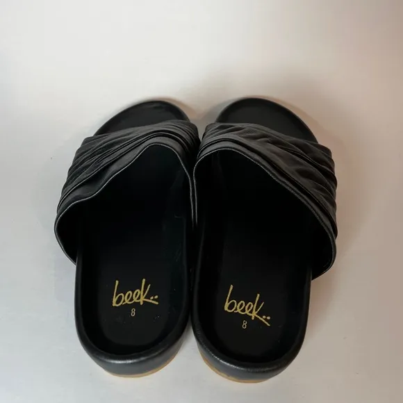 Beek Minla Slide Sandals, women’s size 8. Black leather ruched slides shoes