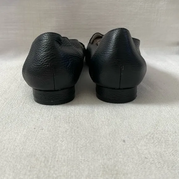 Bettye Muller New York Black flat loafers. Grained leather. Women’s size 9