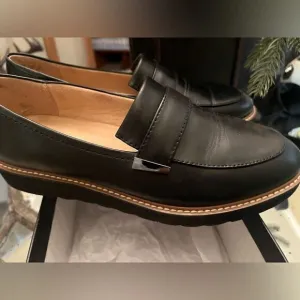 Black‎ leather loafers 9 Adiline New in box